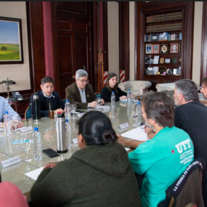 Nos reunimos con Axel Kicillof Gobernador de la provincia de Buenos Aires para analizar la coyuntura del sector de pequeños productores representada por la Mesa Agroalimentaria Argentina.