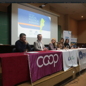 Innovación tecnológica, infraestructura, tierra y agregado de valor fueron los temas del Encuentro Regional Córdoba por una Nueva Política Agraria
