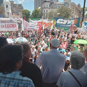 Fuerte movilización a Plaza de Mayo contra las políticas de hambre de Milei